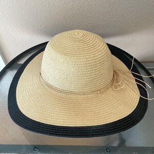 Tropical Trends sun hat.